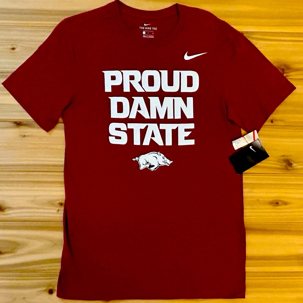 NWT ARKANSAS RAZORBACKS NIKE ATHLETIC CUT TEE CARDINAL RED SIZE SMALL NEW
